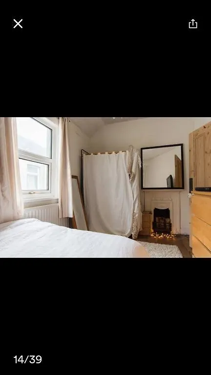 Stunning Large Victorian House Hotell Cardiff Pensionat